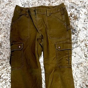 Duluth Olive green cargo work pants